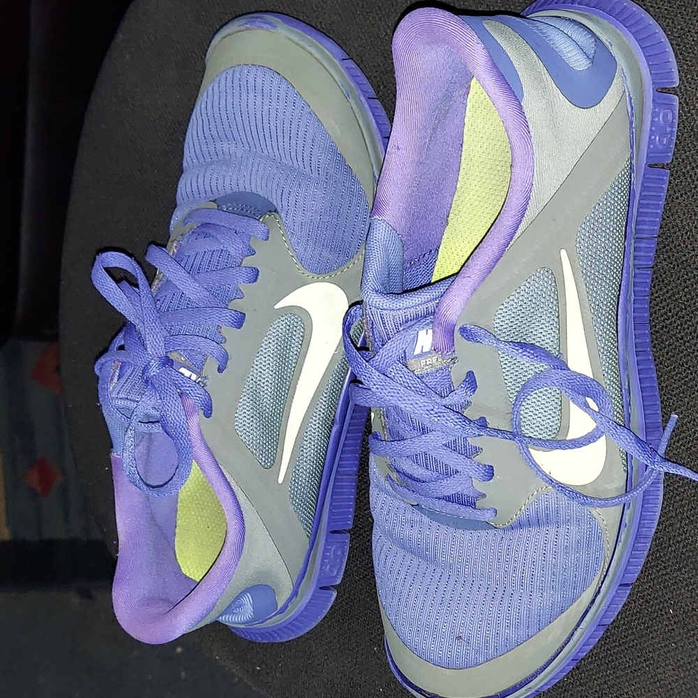 Shoes - Picture 3 of 3